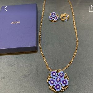 AVON vintage pendant/ brooch with clip on earrings